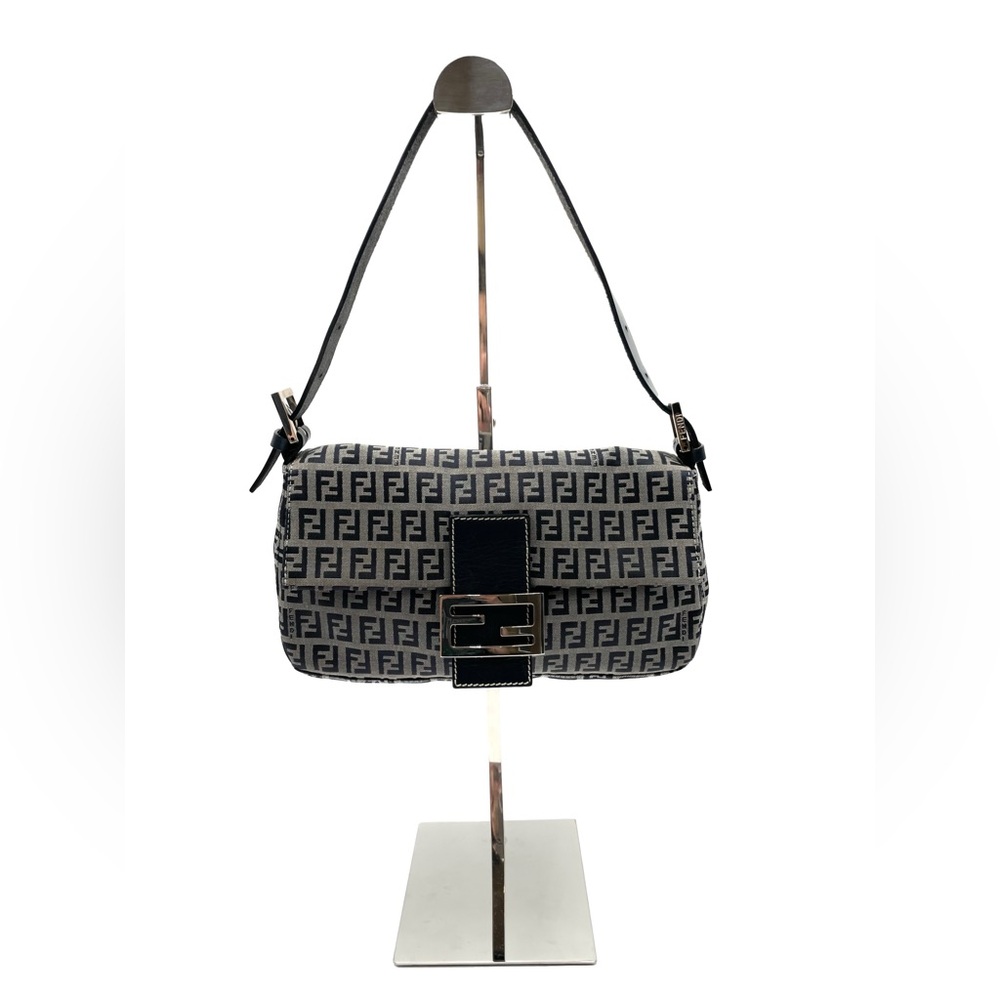 ✨$820✨ Fendi Zucchino Baguette
